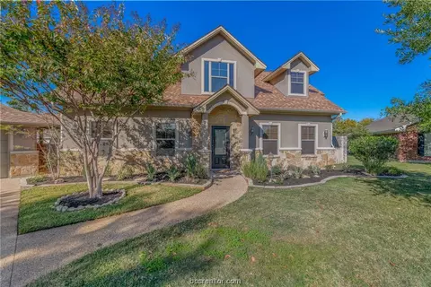 6105 Canterbury Dr, Bryan, TX 77802 photo 2