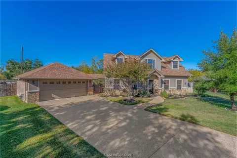 6105 Canterbury Dr, Bryan, TX 77802