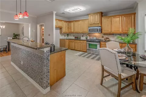 6105 Canterbury Dr, Bryan, TX 77802 photo 6