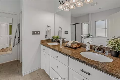 6105 Canterbury Dr, Bryan, TX 77802 photo 12