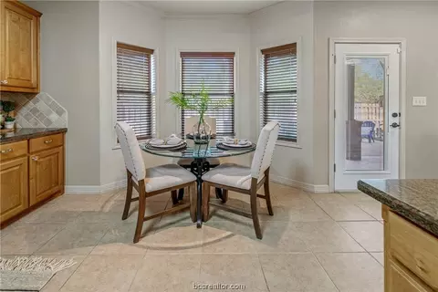6105 Canterbury Dr, Bryan, TX 77802 photo 9