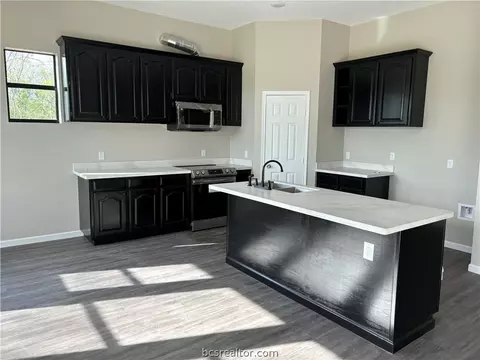 305 Minnie St, Navasota, TX 77868