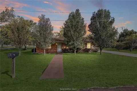 515 W Chamberlain St, Bremond, TX 76629