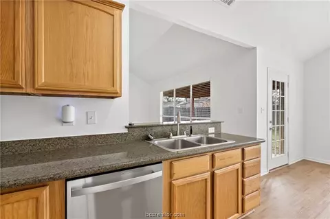 Kitchen - 4500 Augusta Dr, Bryan, TX 77803 photo 4 of 6