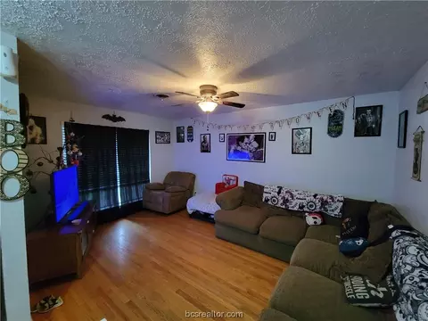 417 Leslie Dr, Bryan, TX 77802 photo 3