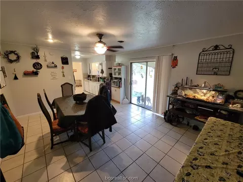 417 Leslie Dr, Bryan, TX 77802 photo 4