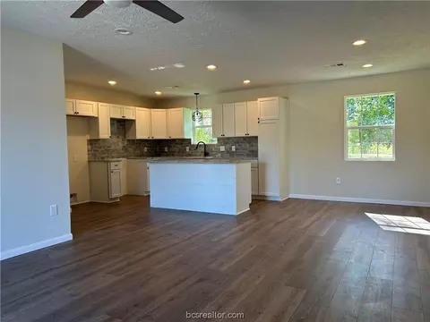 210 Heatherbrook, Somerville, TX 77879