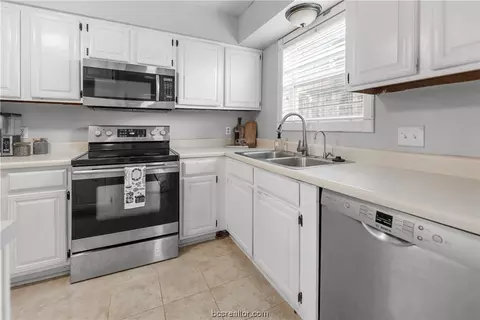 2805 Briarcreek Ct, Bryan, TX 77802 photo 9