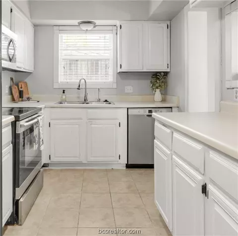2805 Briarcreek Ct, Bryan, TX 77802 photo 7