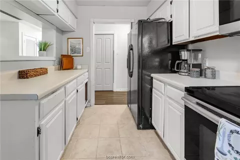 2805 Briarcreek Ct, Bryan, TX 77802 photo 6