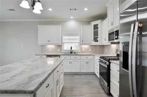 237 Peach, Bryan, TX 77803 photo 5