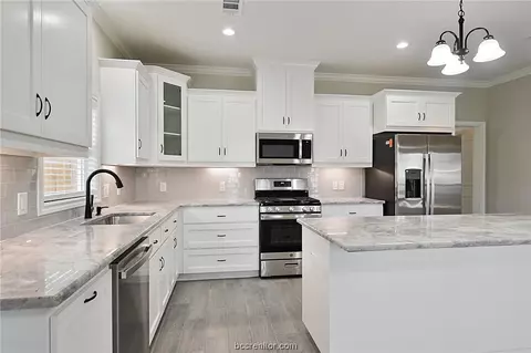237 Peach, Bryan, TX 77803 photo 4
