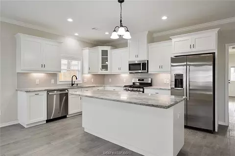 237 Peach, Bryan, TX 77803 photo 3