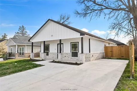 237 Peach, Bryan, TX 77803 photo 2