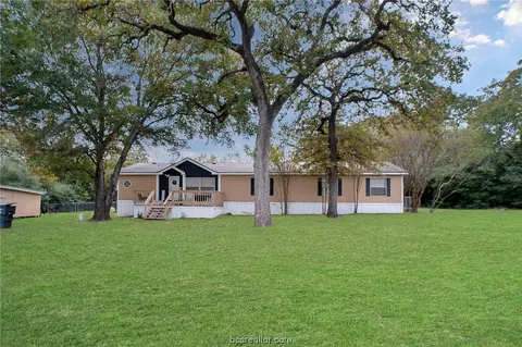 8304 Peach Tree Dr, Bryan, TX 77808