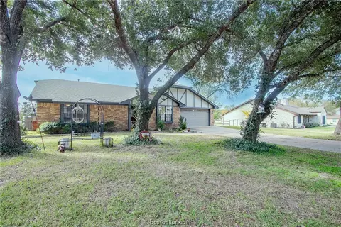 833 N Gray St, Caldwell, TX 77836
