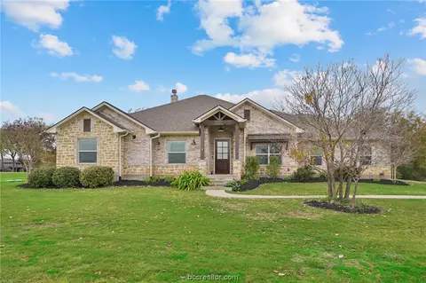 9554 Westminster Ave, Iola, TX 77861