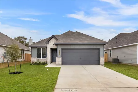 1920 Chief St, Bryan, TX 77807 photo 2