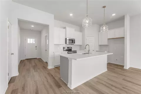 3176 Brady Ct, Bryan, TX 77808 photo 2
