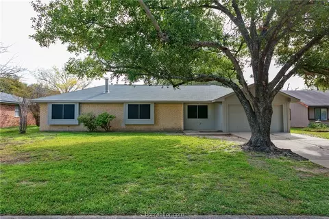 2508 Allen Forest Dr, Bryan, TX 77803