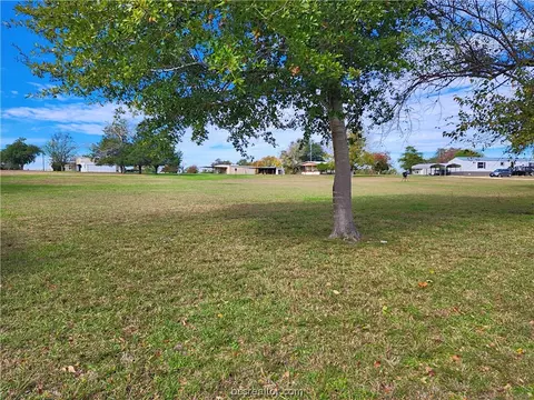 9797 Longpoint Rd, Burton, TX 77835