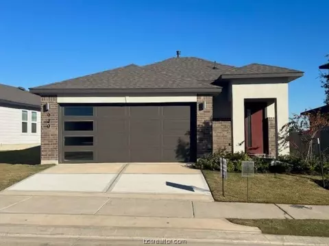 930 Kickapoo Ln, College Station, TX 77845