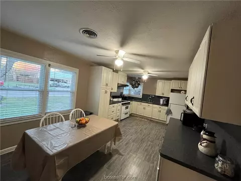 1501 Burt St, Bryan, TX 77802 photo 6