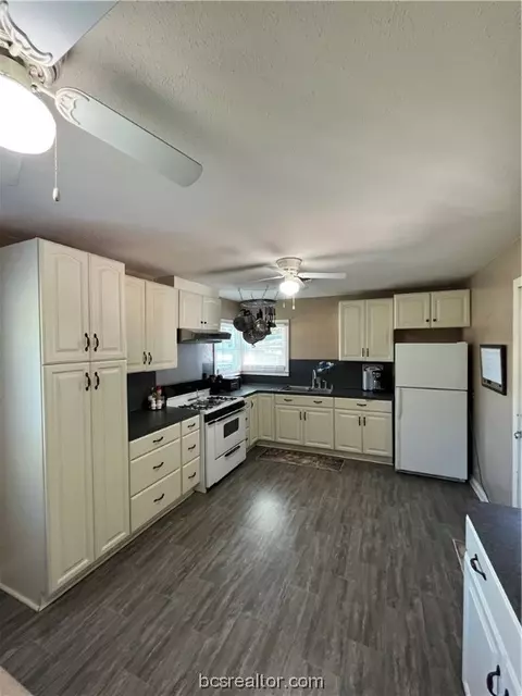 1501 Burt St, Bryan, TX 77802 photo 5