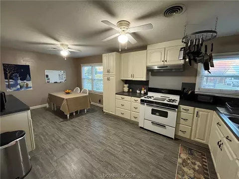 1501 Burt St, Bryan, TX 77802 photo 4