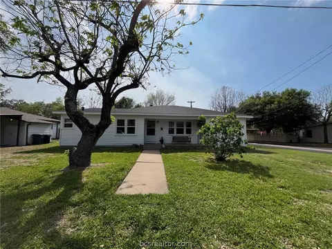 1501 Burt St, Bryan, TX 77802