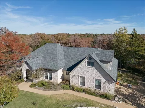 10021 Whites Creek Rd, College Station, TX 77845