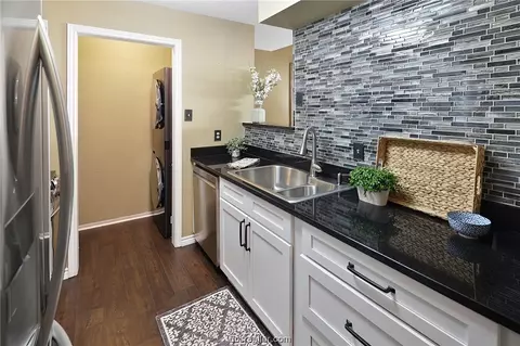 2100 Windsor Drive 23, Bryan, TX 77802 photo 2