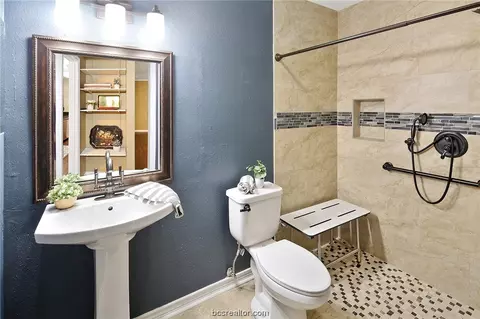 2100 Windsor Drive 23, Bryan, TX 77802 photo 17