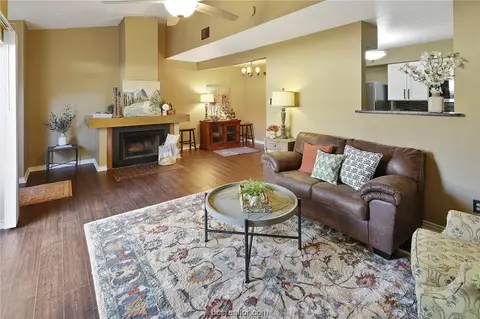 2100 Windsor Drive 23, Bryan, TX 77802