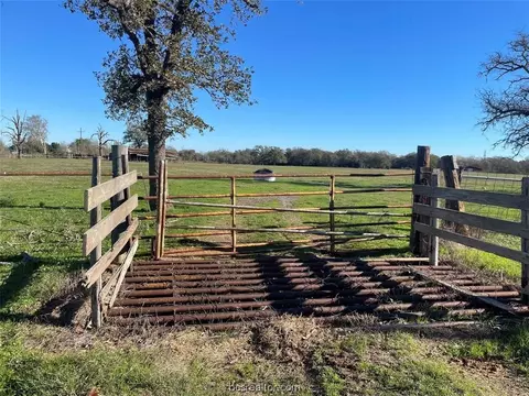 6016 E Us Hwy 79, Franklin, TX 77856