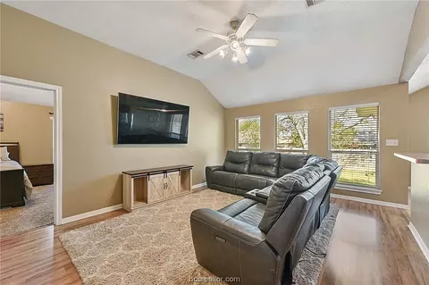 2905 Elise Ln, Bryan, TX 77802 photo 2