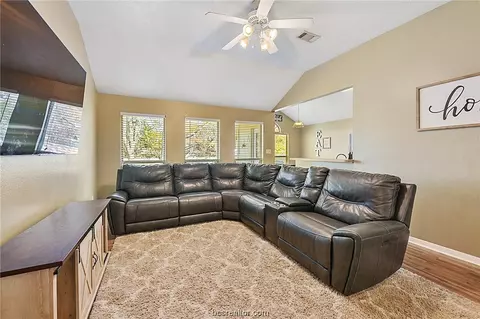 2905 Elise Ln, Bryan, TX 77802 photo 3