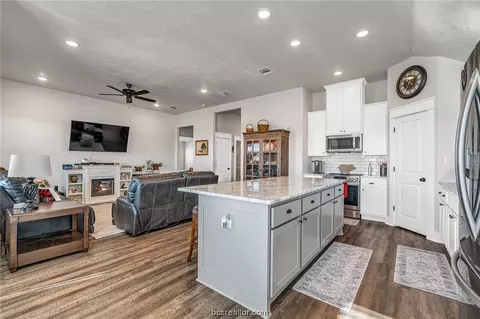Kitchen - 257 Rustic Trce, Snook, TX 77878 photo 4 of 5