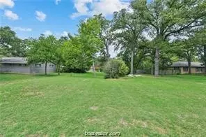 000 Lazy Ln, Bryan, TX 77802