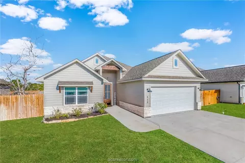 413 Brazos Bend Dr, Snook, TX 77878