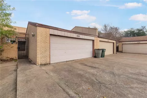 2132 Kazmeier, Bryan, TX 77802
