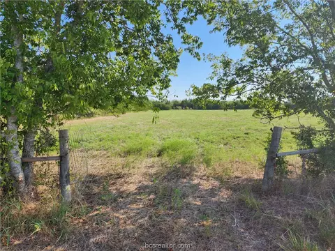 4040 Wickel Rd, Burton, TX 77835