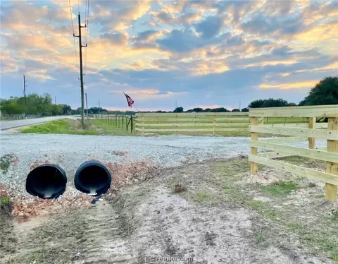 743 Kaechele Rd, Other, TX 77485