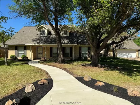 1807 Shadowwood Dr, College Station, TX 77840
