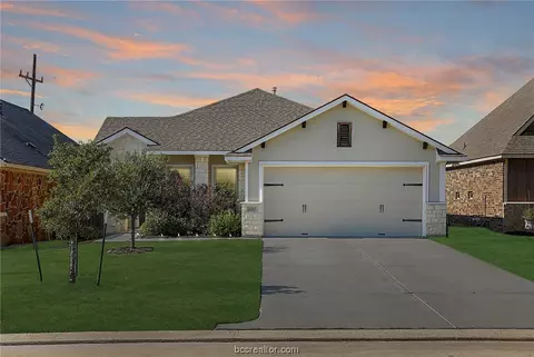2010 Birdie Ct, Navasota, TX 77868