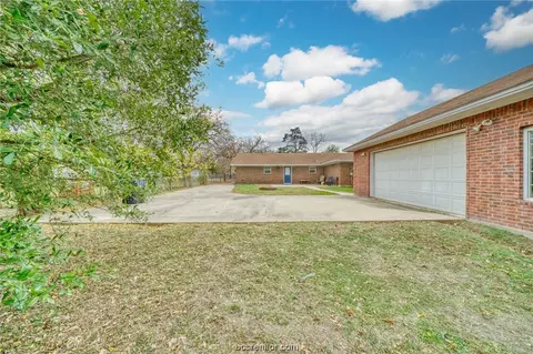 306 Tee Dr, Bryan, TX 77801 photo 5