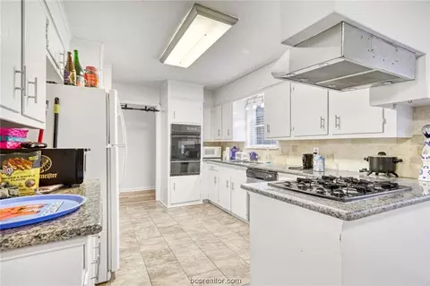 306 Tee Dr, Bryan, TX 77801 photo 11