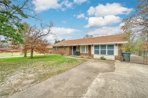 306 Tee Dr, Bryan, TX 77801 photo 3