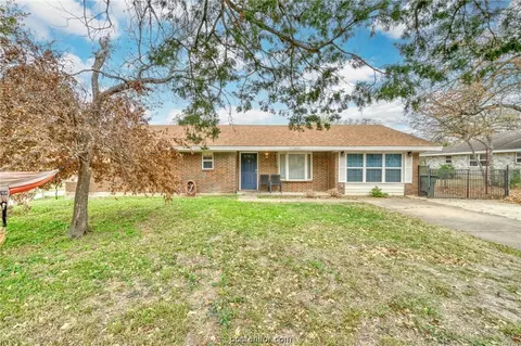 306 Tee Dr, Bryan, TX 77801 photo 4