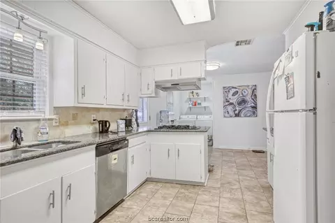 306 Tee Dr, Bryan, TX 77801 photo 13